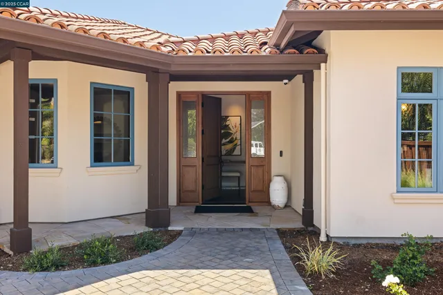 $3,250,000 | 3 Barnes Court, Moraga, CA 94556