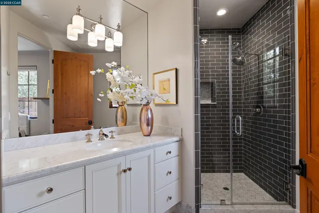 $3,250,000 | 3 Barnes Court, Moraga, CA 94556