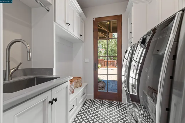 $3,250,000 | 3 Barnes Court, Moraga, CA 94556