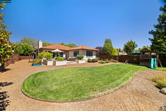 $3,250,000 | 3 Barnes Court, Moraga, CA 94556