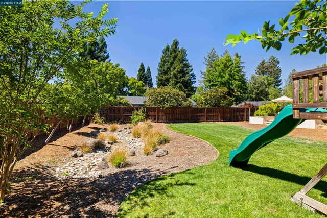 $3,250,000 | 3 Barnes Court, Moraga, CA 94556