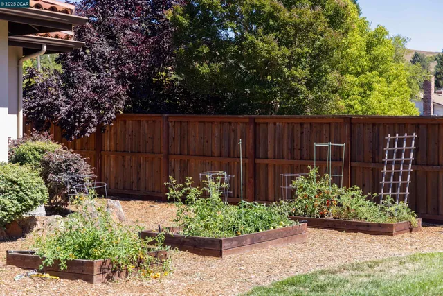 $3,250,000 | 3 Barnes Court, Moraga, CA 94556