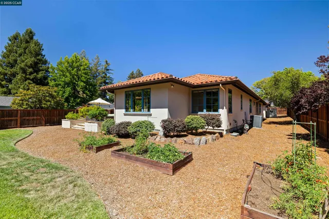 $3,250,000 | 3 Barnes Court, Moraga, CA 94556