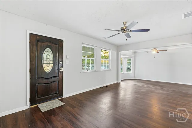 $2,450 | 401 Barnhill Drive, Savannah, GA 31406