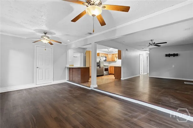 $2,450 | 401 Barnhill Drive, Savannah, GA 31406