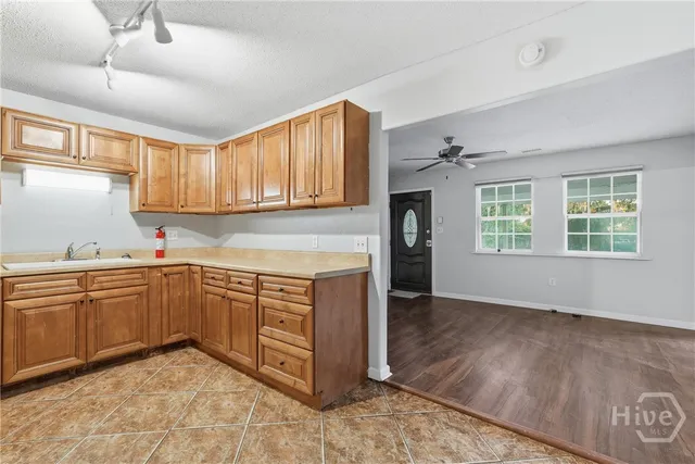 $2,450 | 401 Barnhill Drive, Savannah, GA 31406