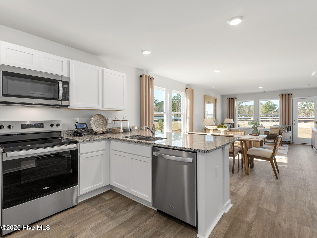 34 Cashmere Court, Unit 5 Wilmington, NC 28411 - Photo 8 of 47 HighGlen41353kitDRHL33A8778CR2-010-039-1