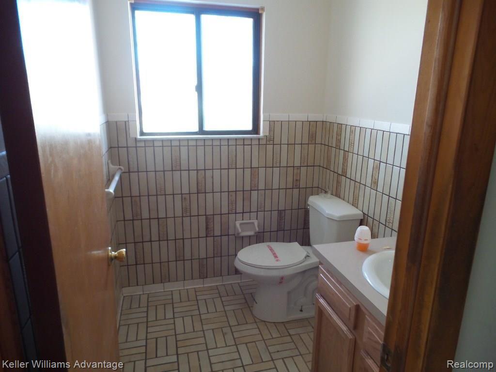 38548 Eight Mile Road Northville, MI 48167 - Photo 22 of 43