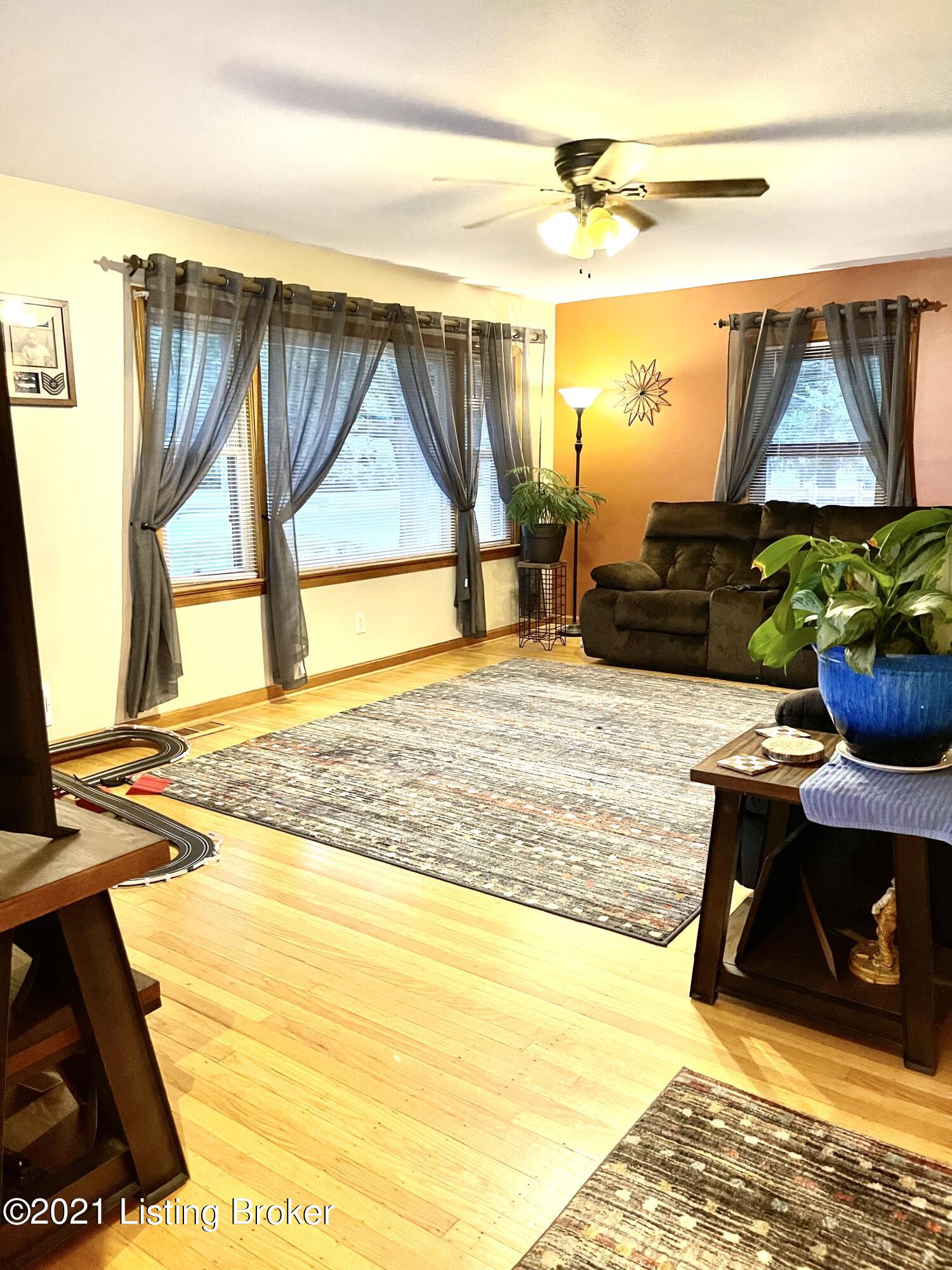 4417 Dover Road Louisville, KY 40216 - Photo 26 of 34 D564DE1A-B4E4-4927-AA3B-C263F2A8D7F1