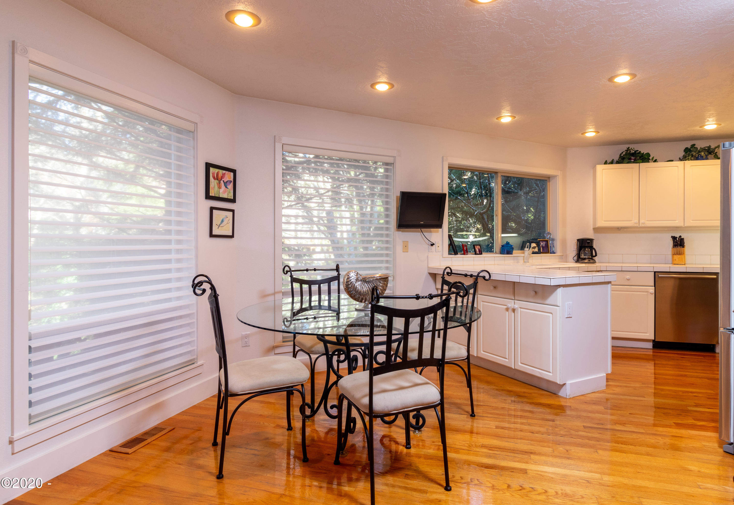 225 Southwest Midden Reach Depoe Bay, OR 97341 - Photo 6 of 35 Kitchen Nook