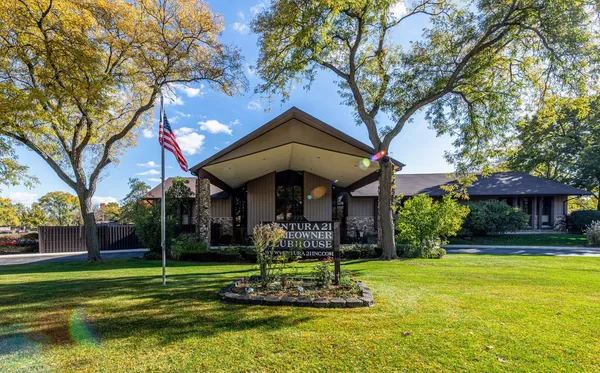 $599,900 | 380 Ventura Club Drive, Roselle, IL 60172
