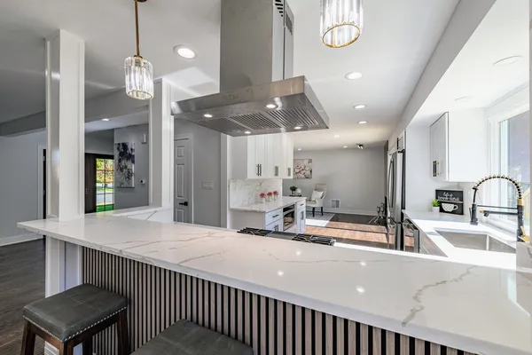 $599,900 | 380 Ventura Club Drive, Roselle, IL 60172