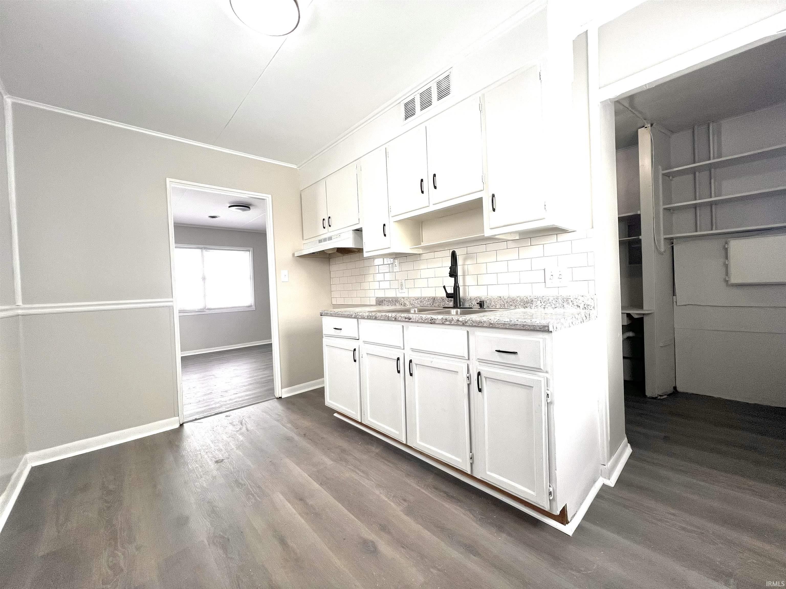 1933 West 4th Street Fort Wayne, IN 46808 - Photo 3 of 16