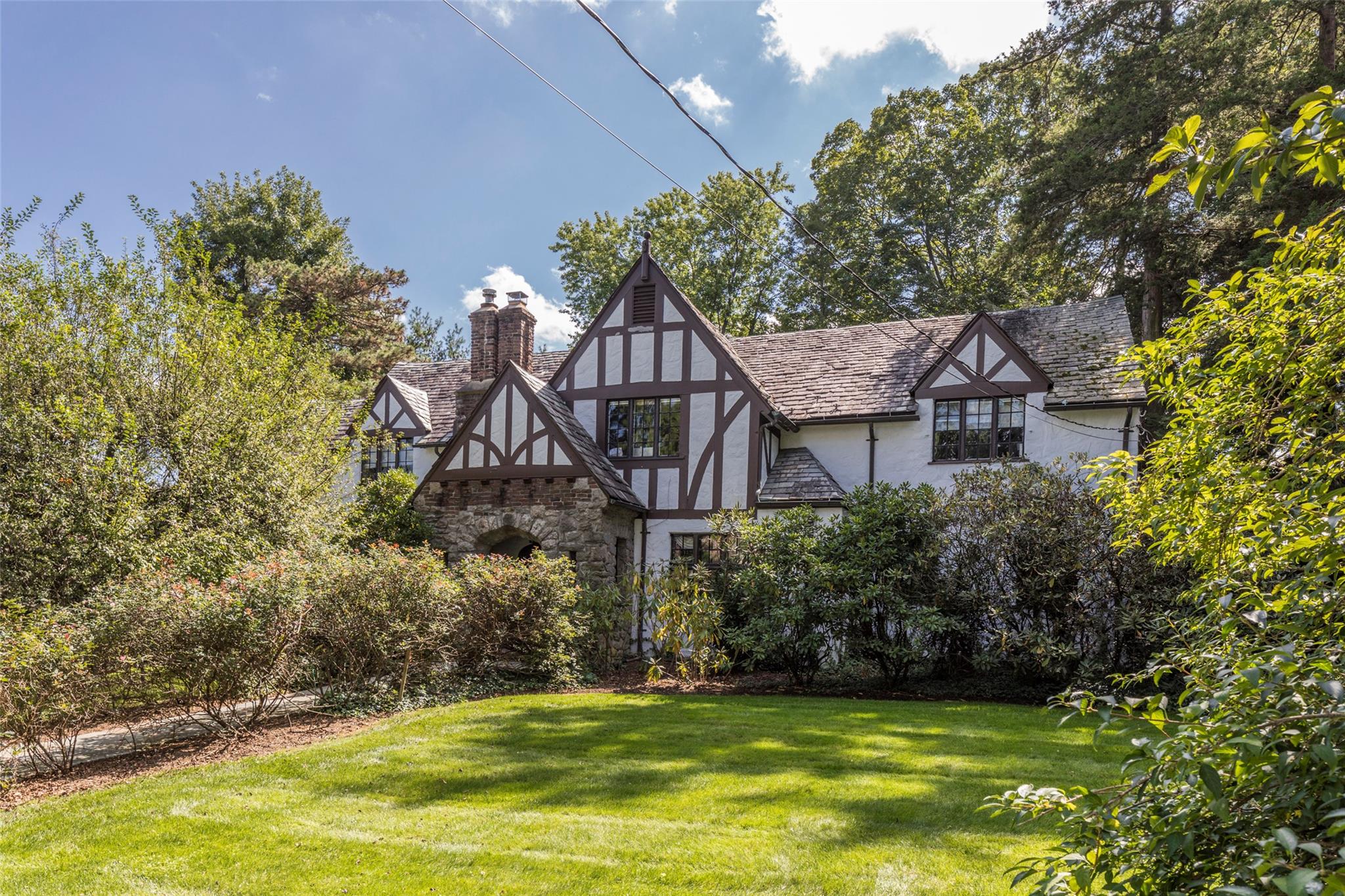 a view of a house with a yard and a fountain