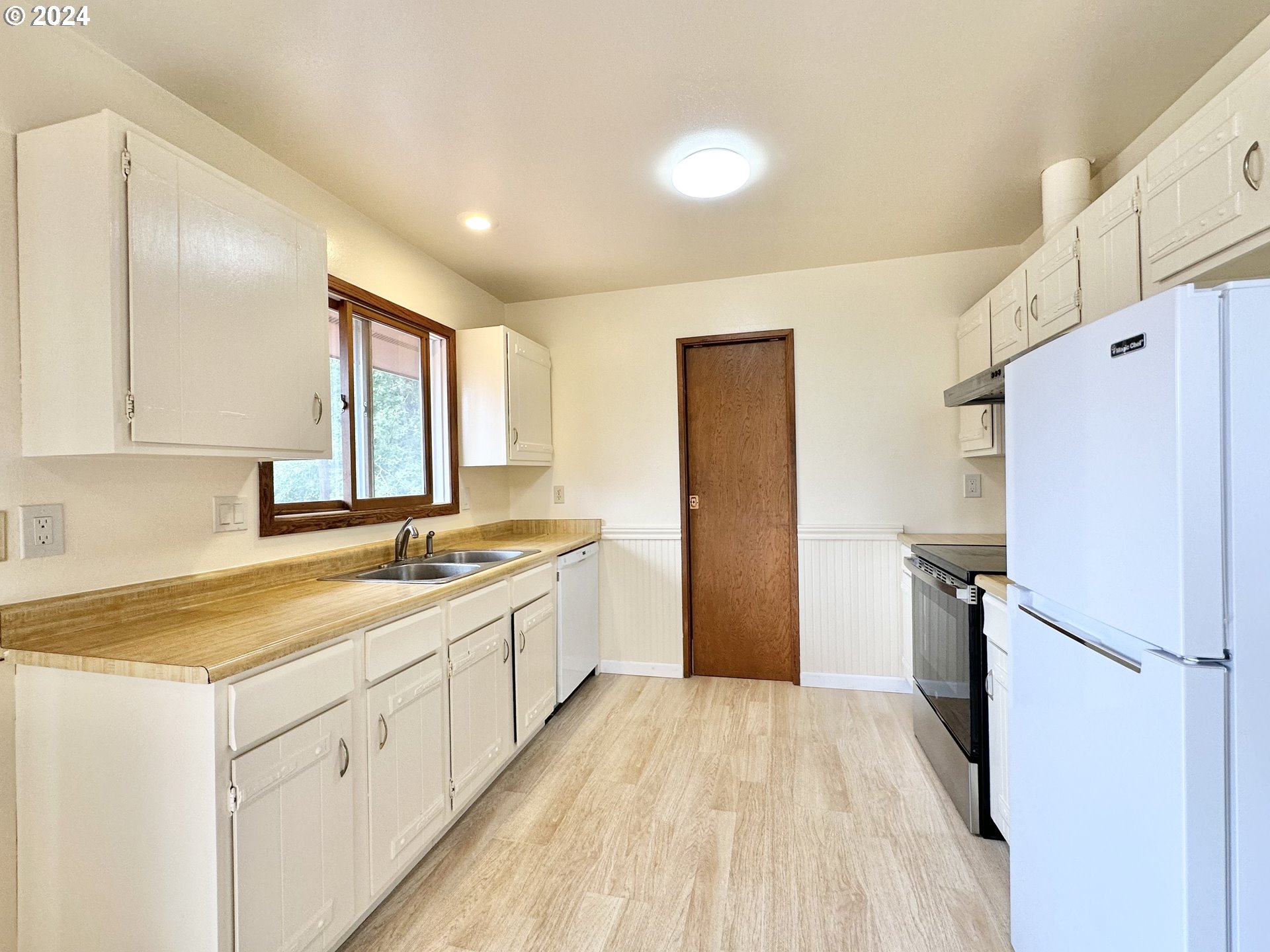 36475 Jenck Road Cloverdale, OR 97112 - Photo 11 of 46