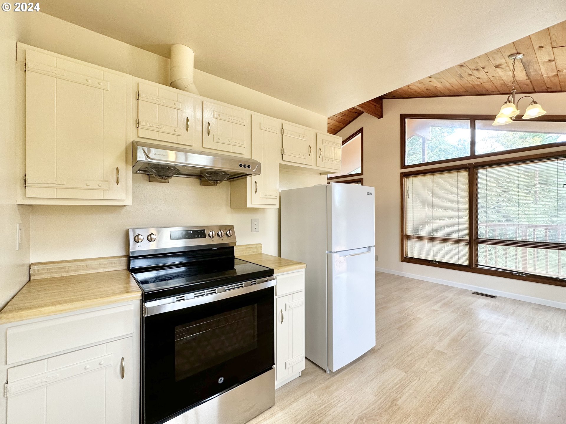 36475 Jenck Road Cloverdale, OR 97112 - Photo 12 of 46