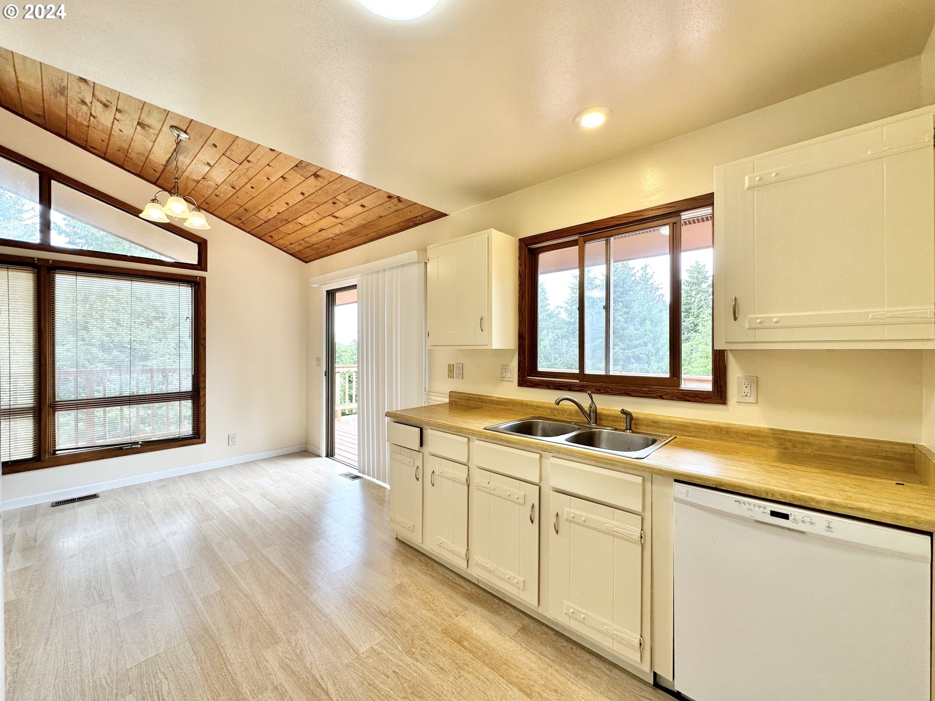 36475 Jenck Road Cloverdale, OR 97112 - Photo 14 of 46