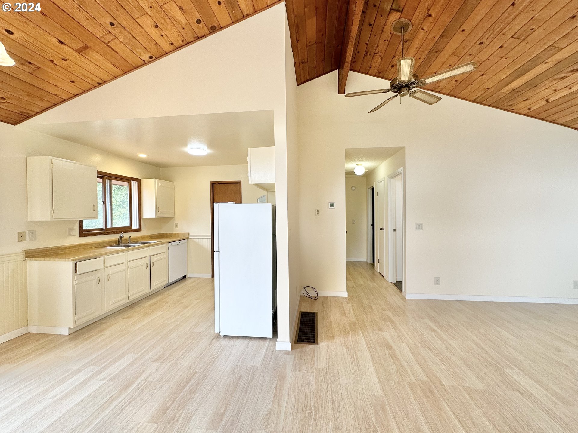 36475 Jenck Road Cloverdale, OR 97112 - Photo 6 of 46