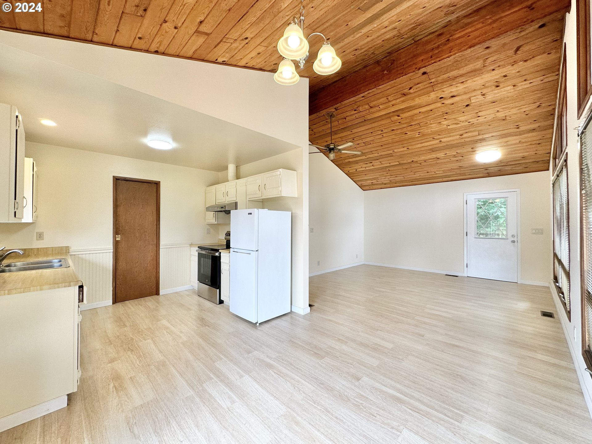 36475 Jenck Road Cloverdale, OR 97112 - Photo 7 of 46