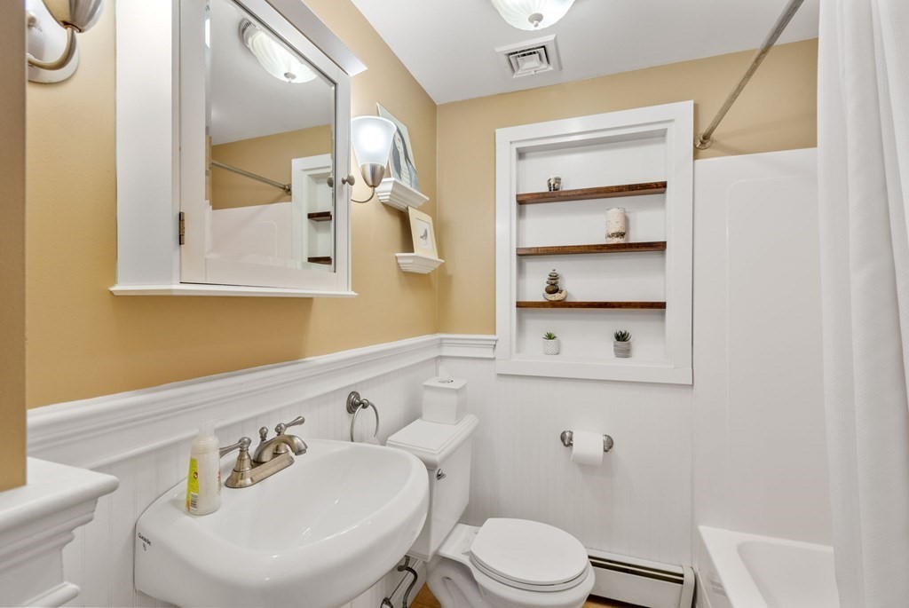 33 Horace Street Needham, MA 02494 - Photo 14 of 20