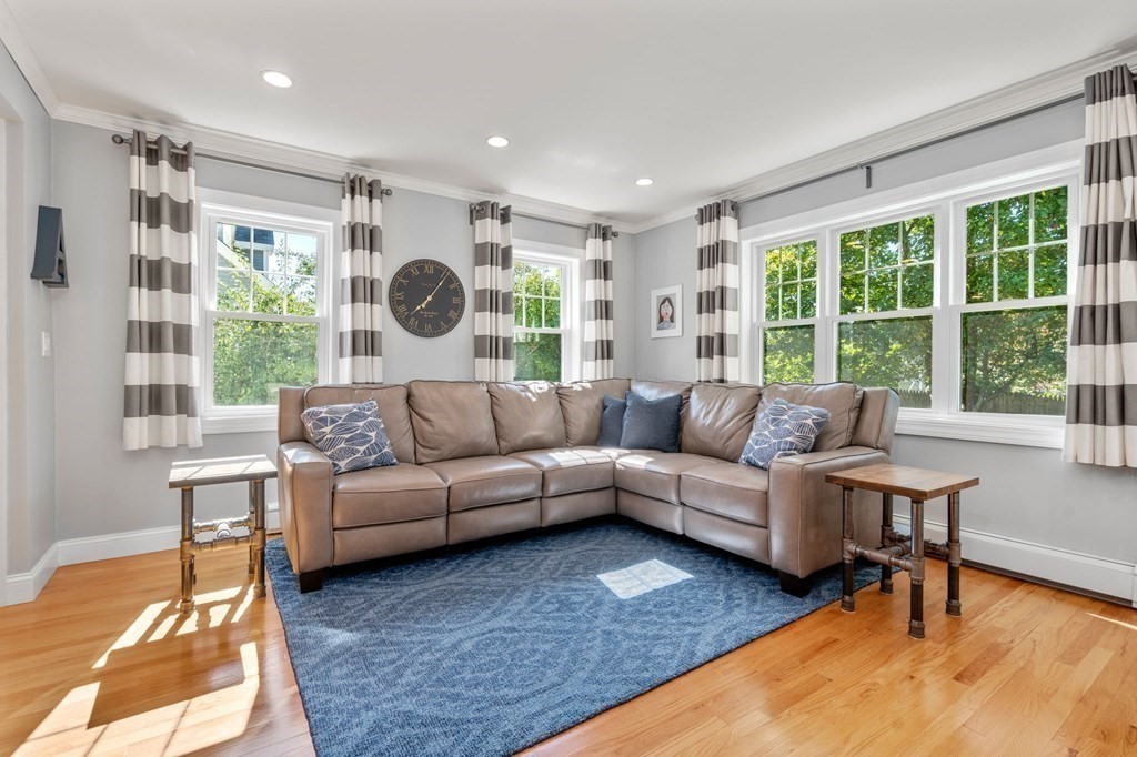 33 Horace Street Needham, MA 02494 - Photo 5 of 20