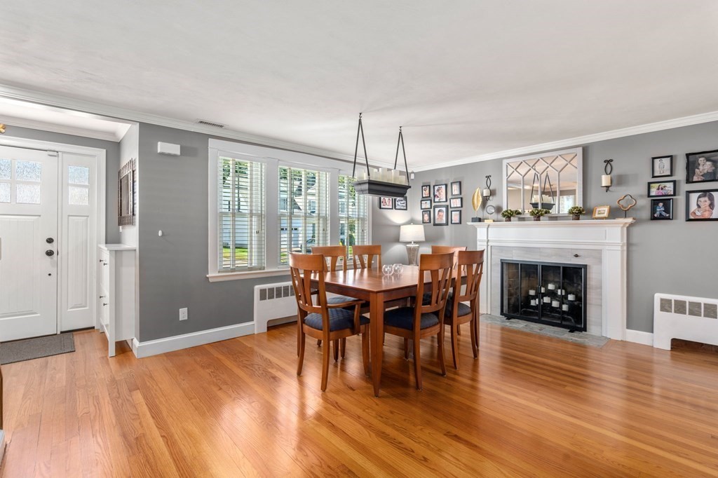 33 Horace Street Needham, MA 02494 - Photo 6 of 20