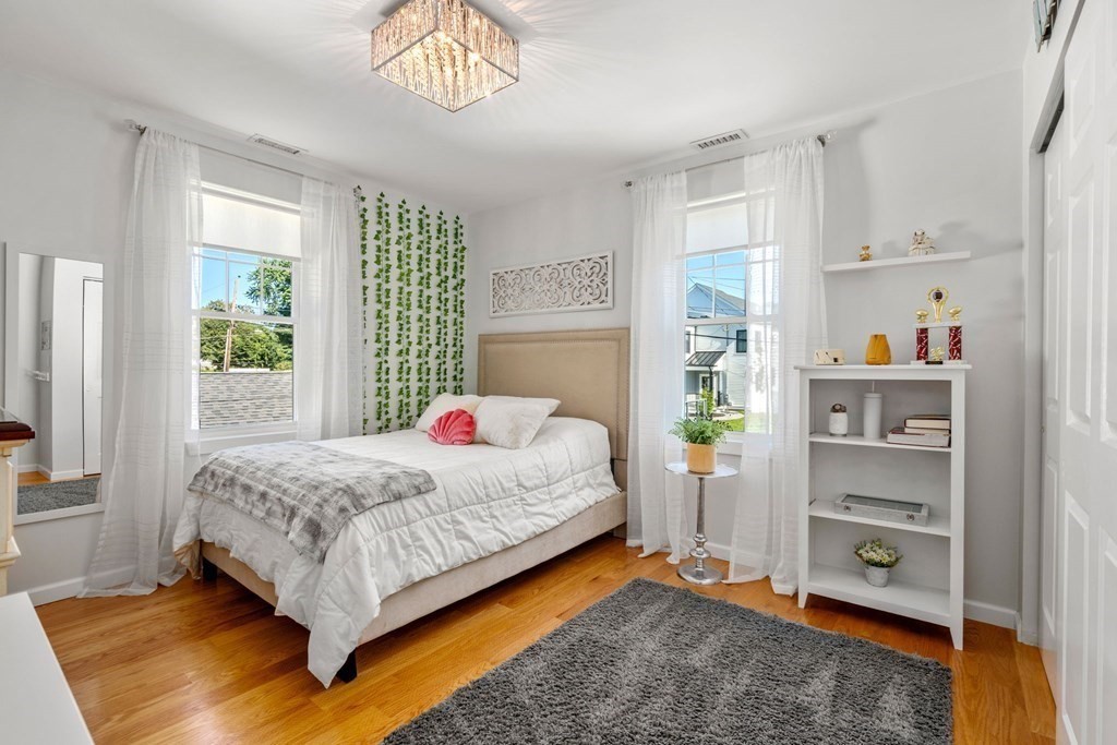 33 Horace Street Needham, MA 02494 - Photo 10 of 20