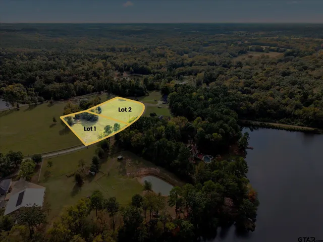 a view of a tennis court