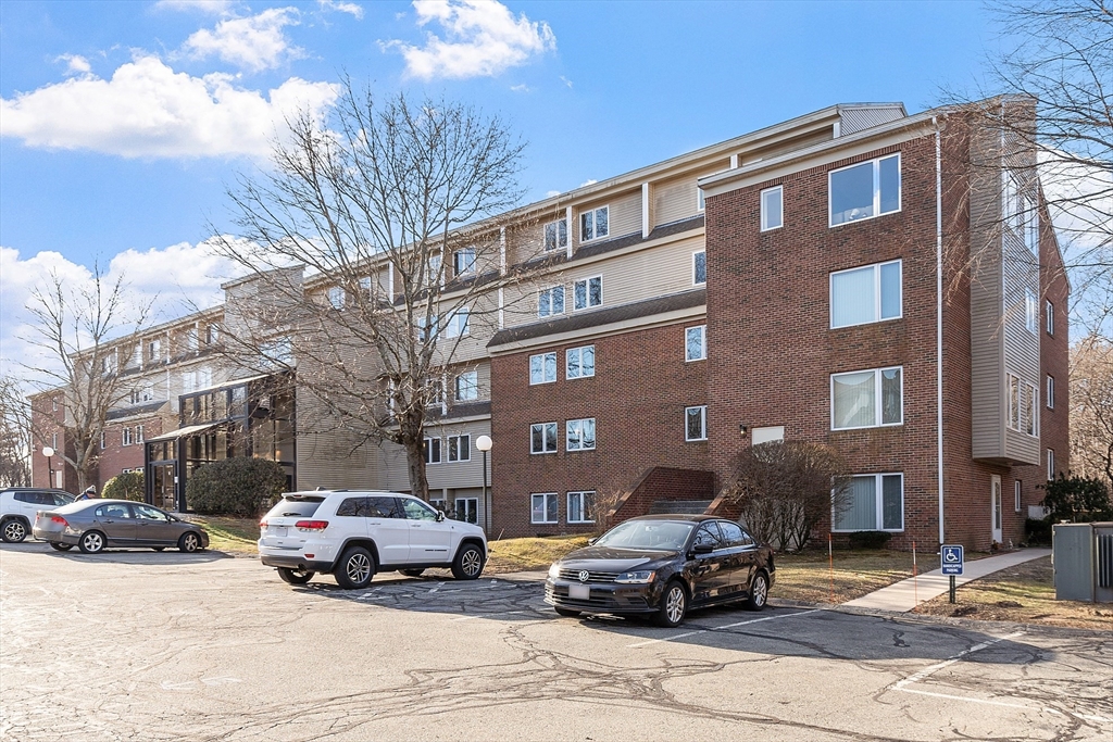 2 Duck Pond Road, Unit 124 Beverly, MA 01915 - Photo 3 of 31 Gallery Image 3