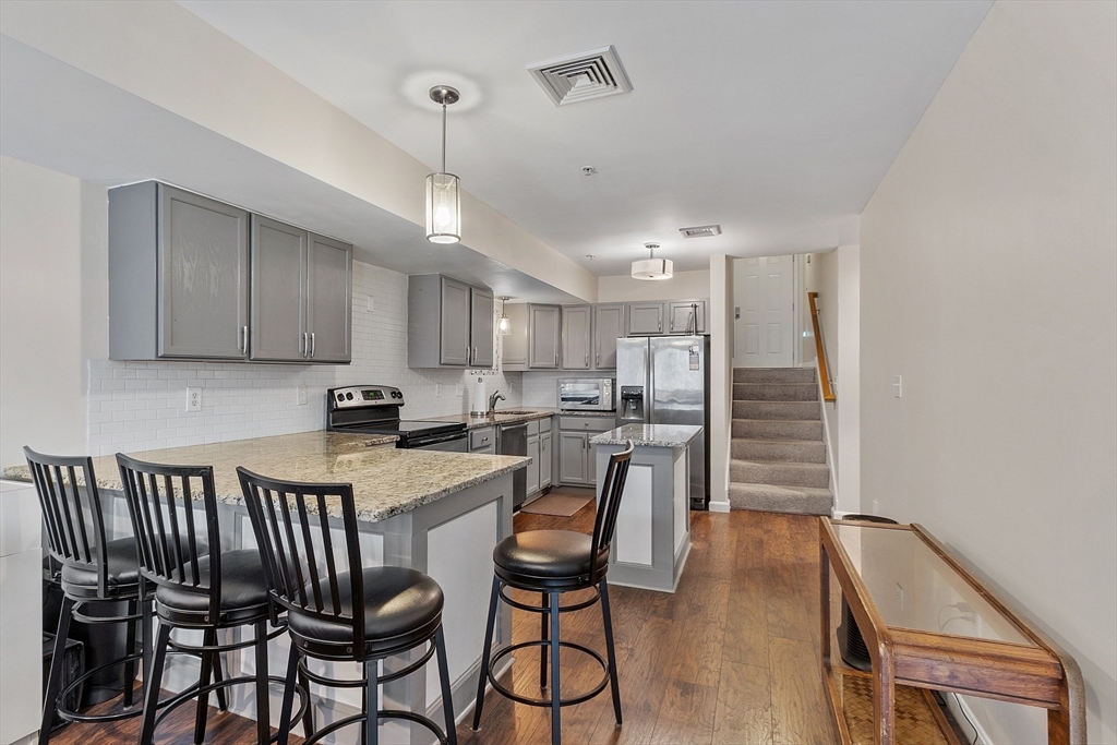 2 Duck Pond Road, Unit 124 Beverly, MA 01915 - Photo 8 of 31 Gallery Image 8