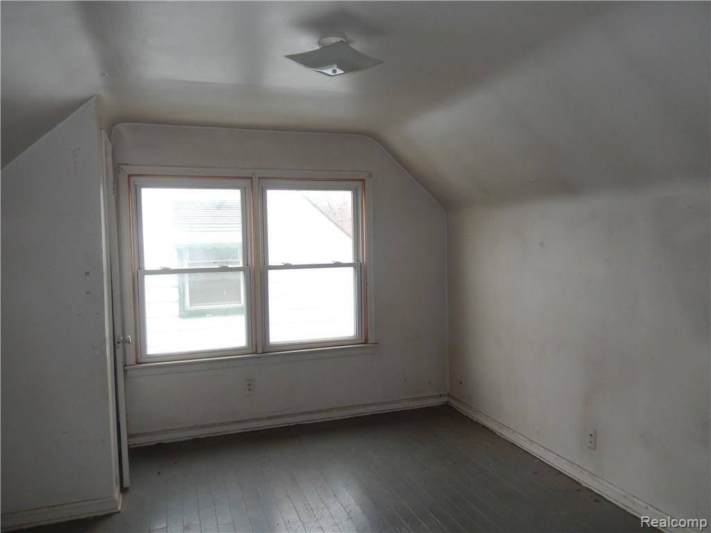 467 Frazier Street River Rouge, MI 48218 - Photo 8 of 12 045.JPG