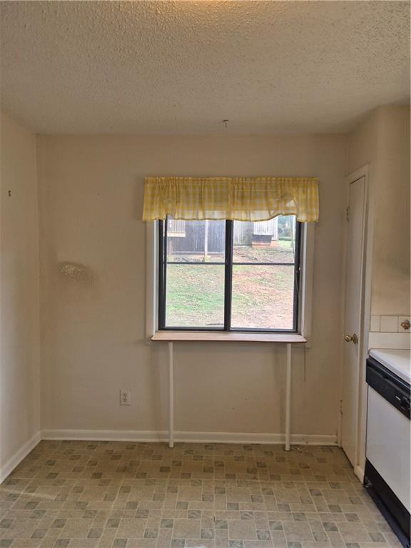 7 Quail Run Decatur, GA 30035 - Photo 7 of 16 an empty room with a window