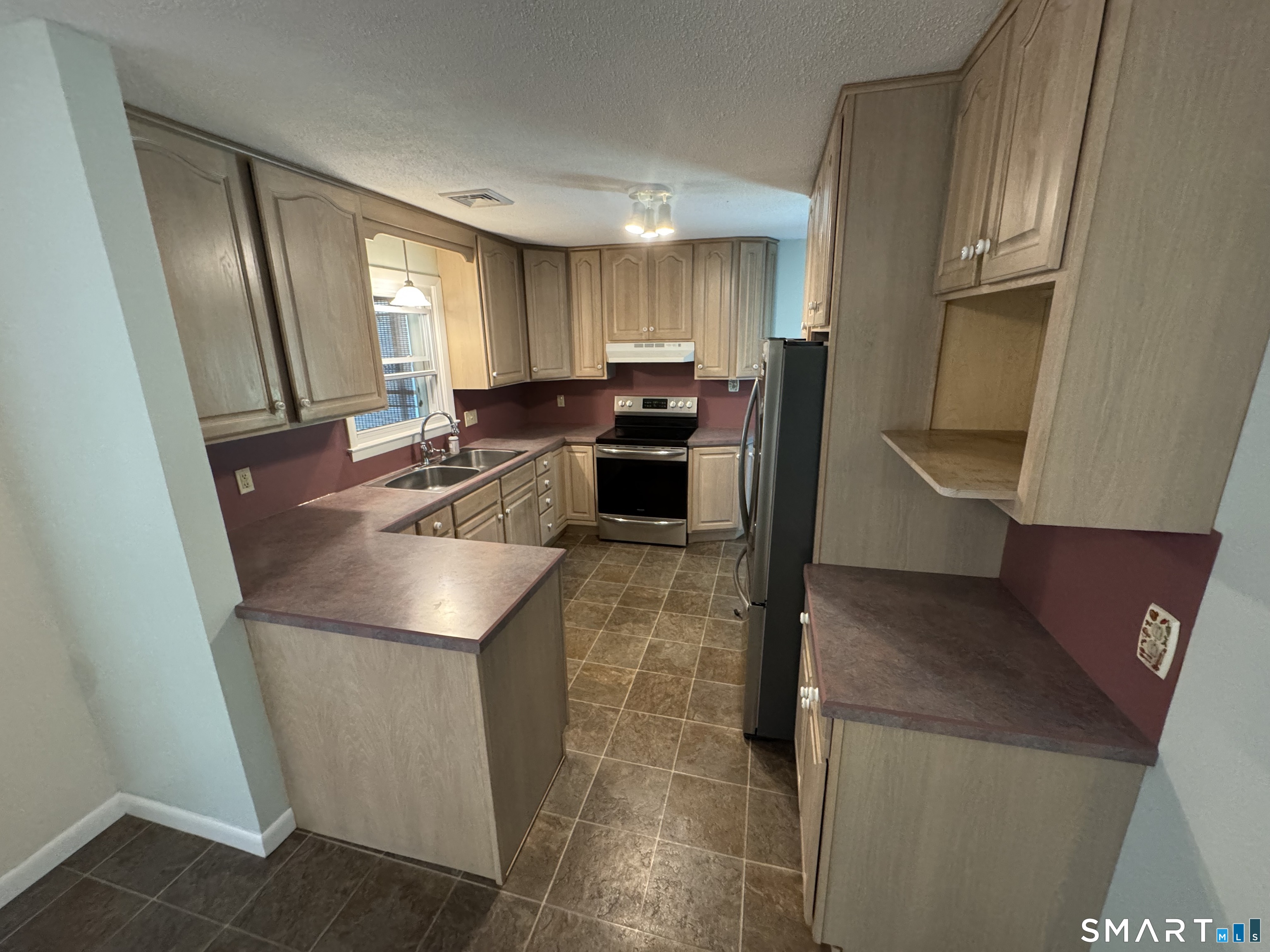 29 Shetucket Drive Windham, CT 06280 - Photo 2 of 27