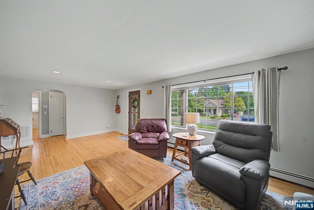 409 Ridge Road Dayton, NJ 08810 - Photo 6 of 36 Gallery Image 6