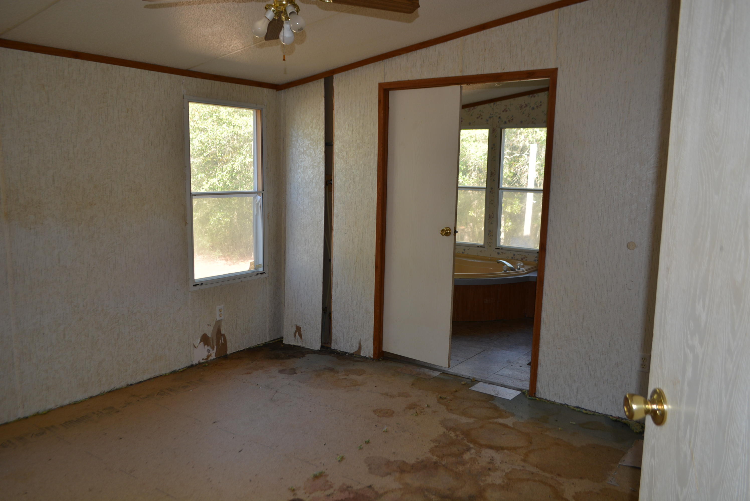 197 Ranger Road DeFuniak Springs, FL 32433 - Photo 7 of 16 an empty room with windows and closet