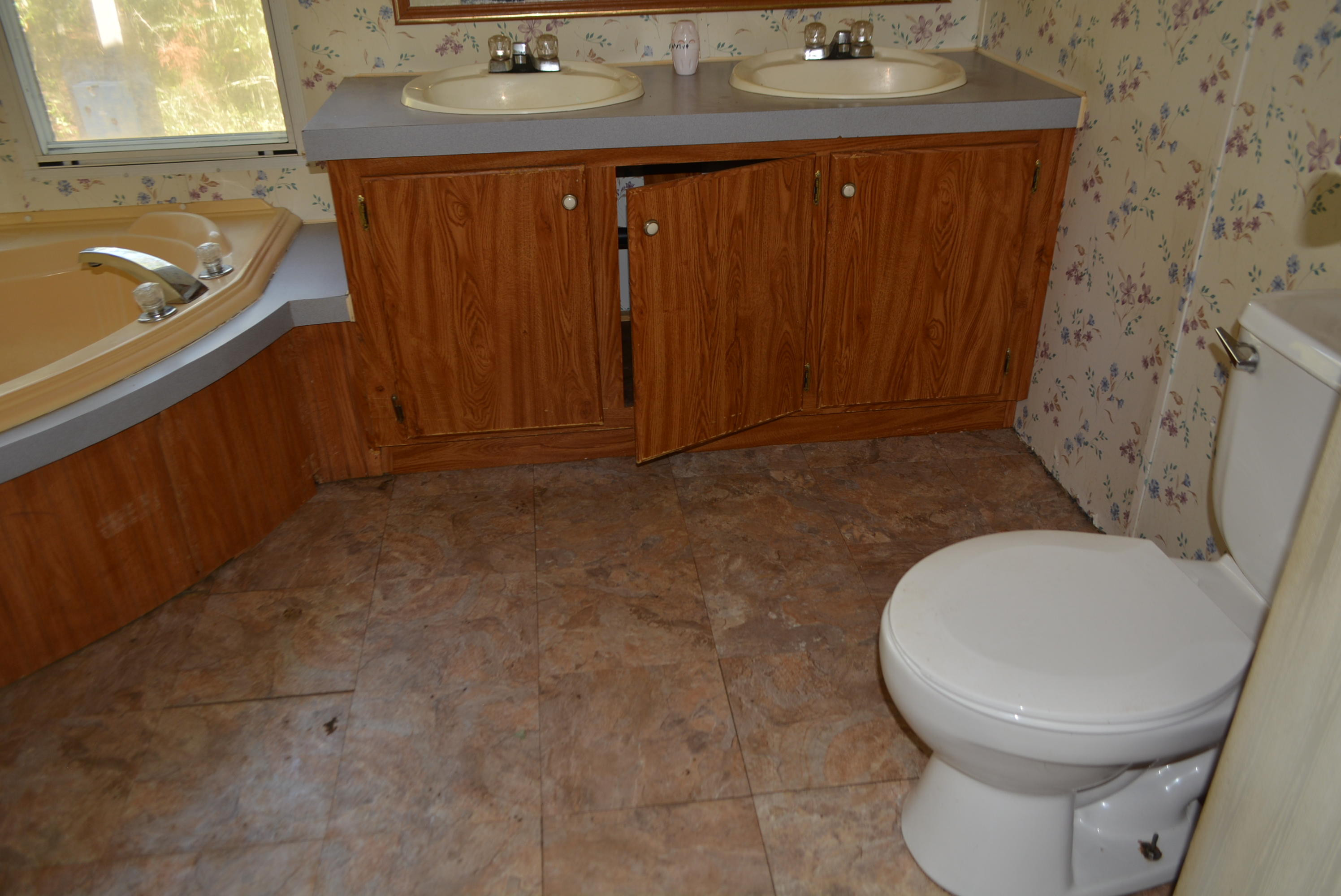 197 Ranger Road DeFuniak Springs, FL 32433 - Photo 8 of 16 a bathroom with a sink a toilet and tub