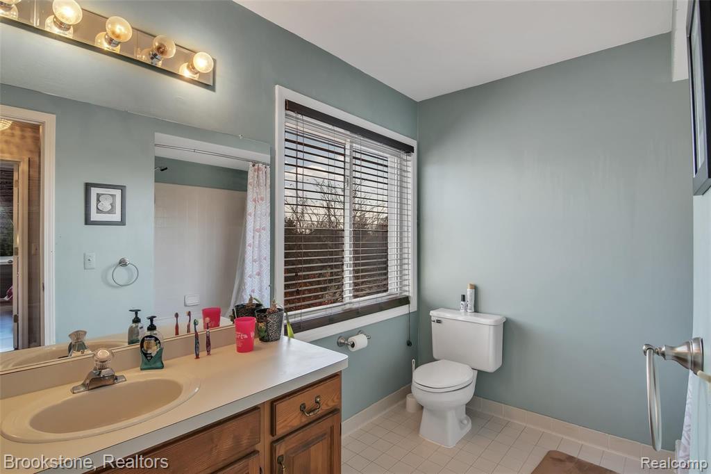 2041 Reagan Drive Rochester Hills, MI 48309 - Photo 18 of 27