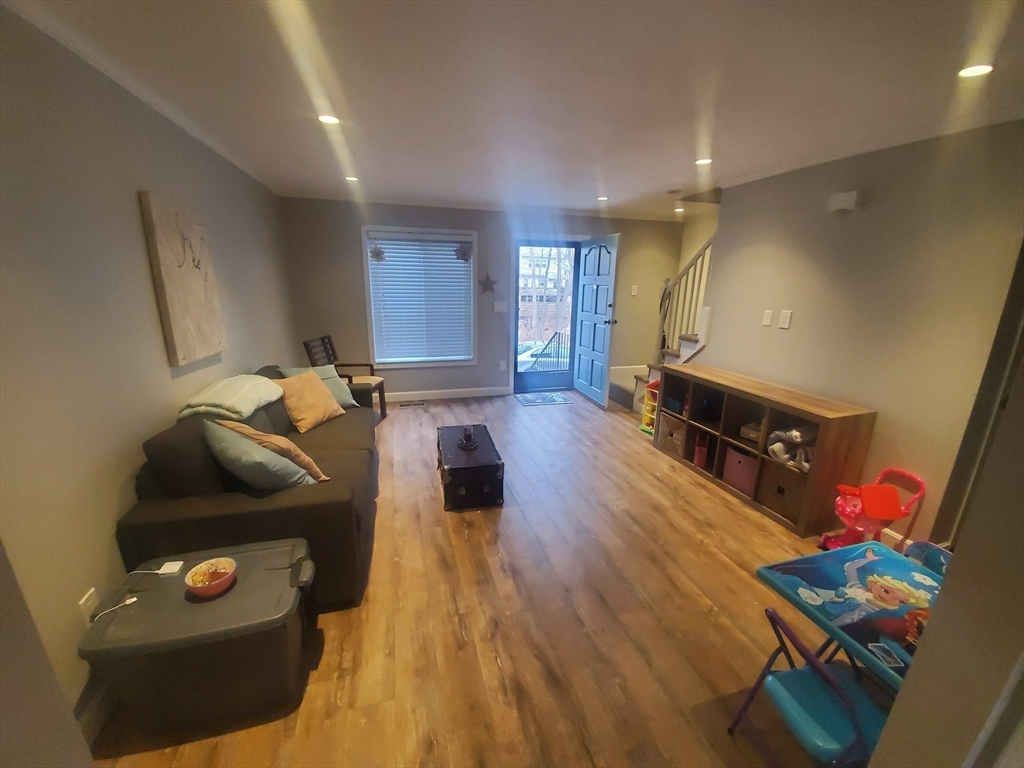 20 Bennett Street, Unit B Wakefield, MA 01880 - Photo 5 of 11