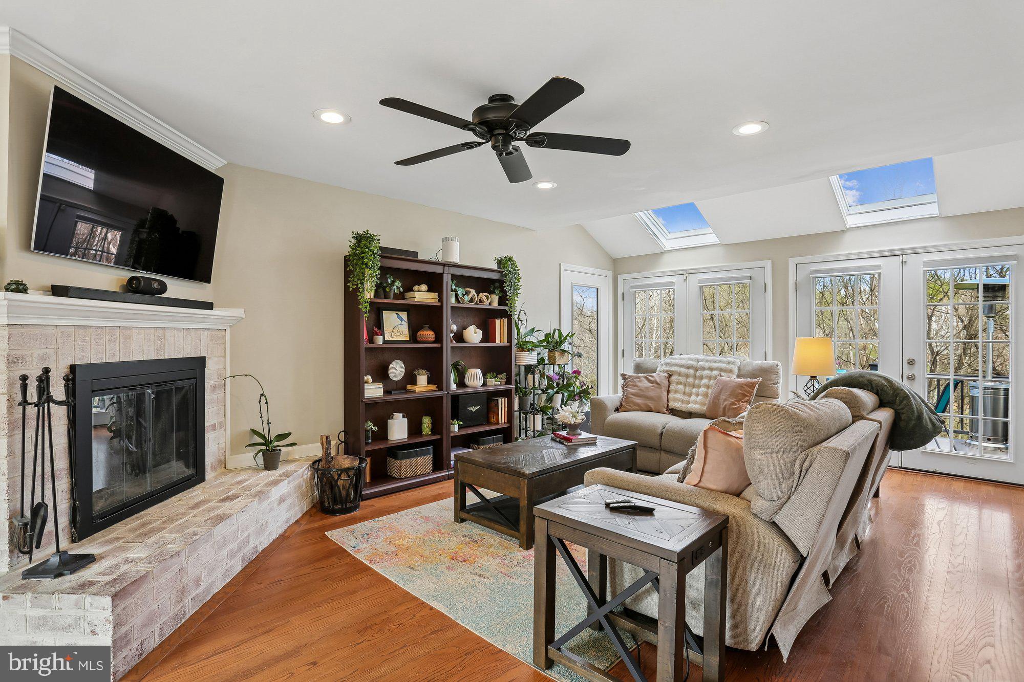 9 Midsummer Court Gaithersburg, MD 20878 - Photo 19 of 69 Family room with window-lined walls
