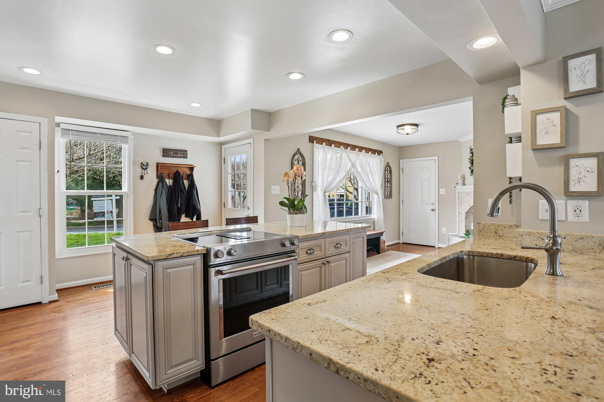 9 Midsummer Court Gaithersburg, MD 20878 - Photo 3 of 69 Kitchen with stainless steel appliances
