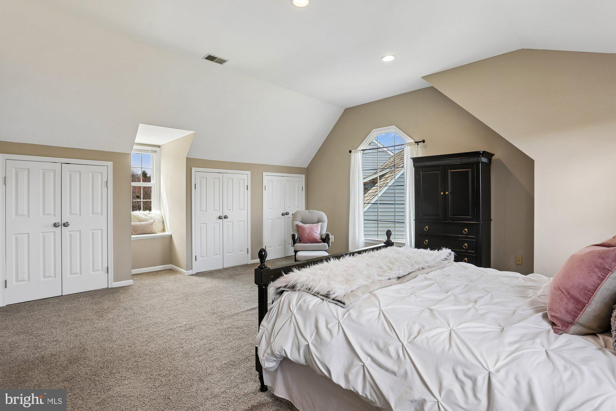 9 Midsummer Court Gaithersburg, MD 20878 - Photo 32 of 69 Primary suite with sitting area