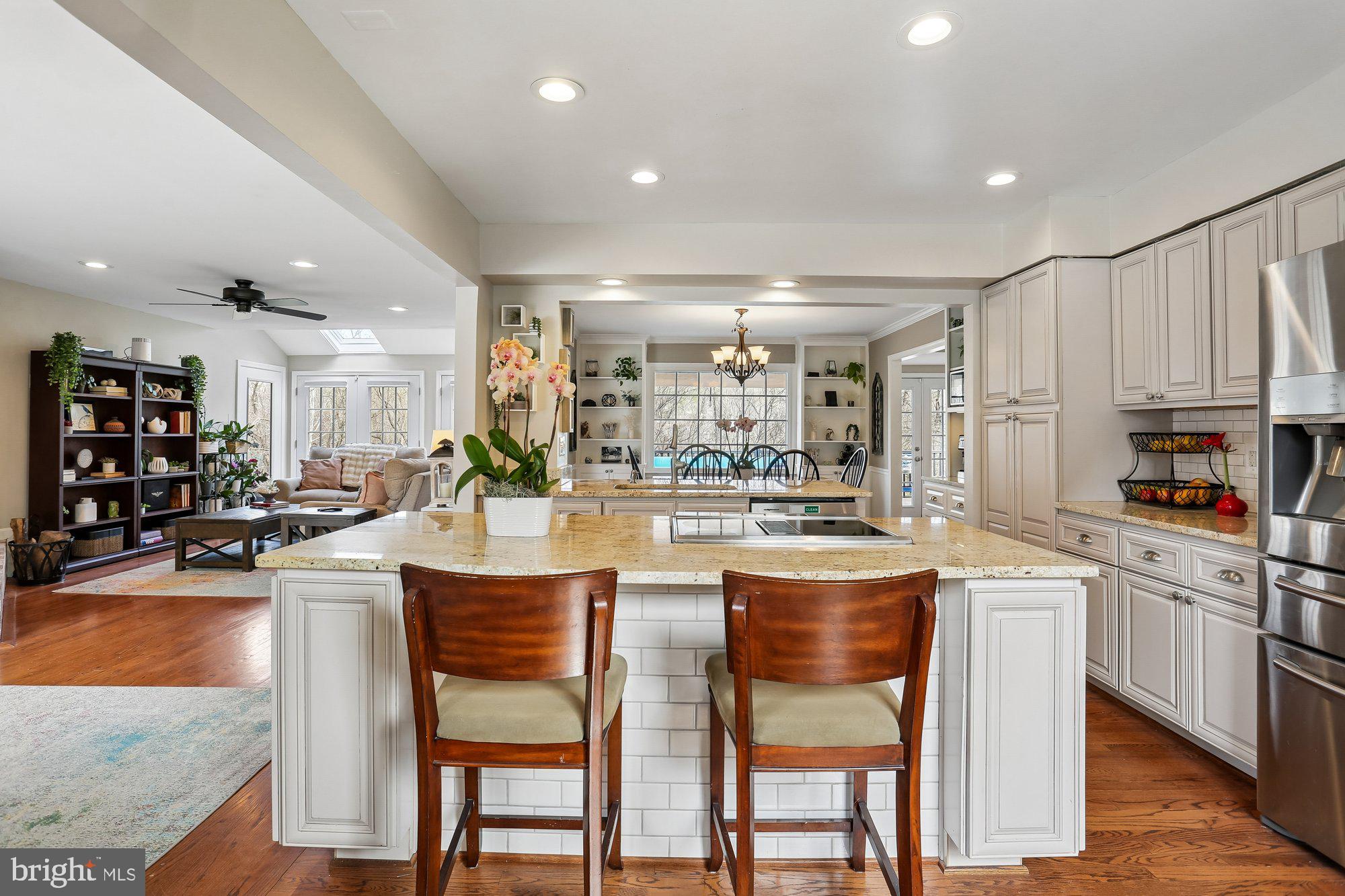 9 Midsummer Court Gaithersburg, MD 20878 - Photo 6 of 69 Kitchen with extended island seating