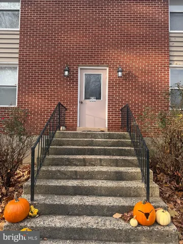 a view of entryway with a front door