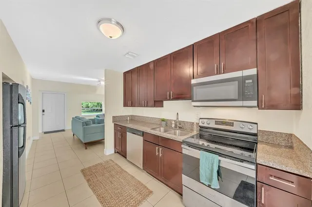 $469,900 | 1412 Northeast 25th Court, Pompano Beach, FL 33064