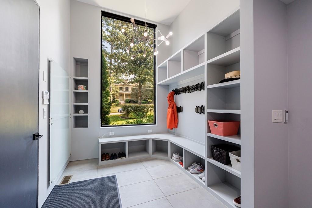 4036 Statewood Road Northeast Atlanta, GA 30342 - Photo 18 of 84 a view of an empty room with cabinet and window