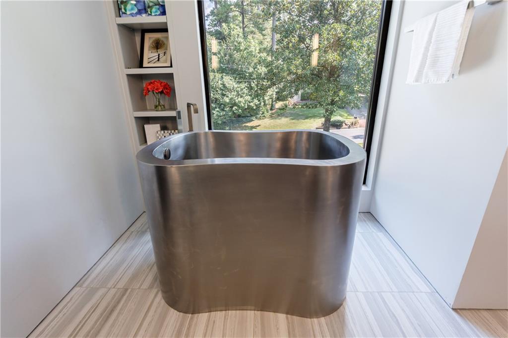 4036 Statewood Road Northeast Atlanta, GA 30342 - Photo 46 of 84