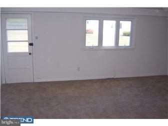 1230 Whitney Road Southampton, PA 18966 - Photo 5 of 11 Family Room