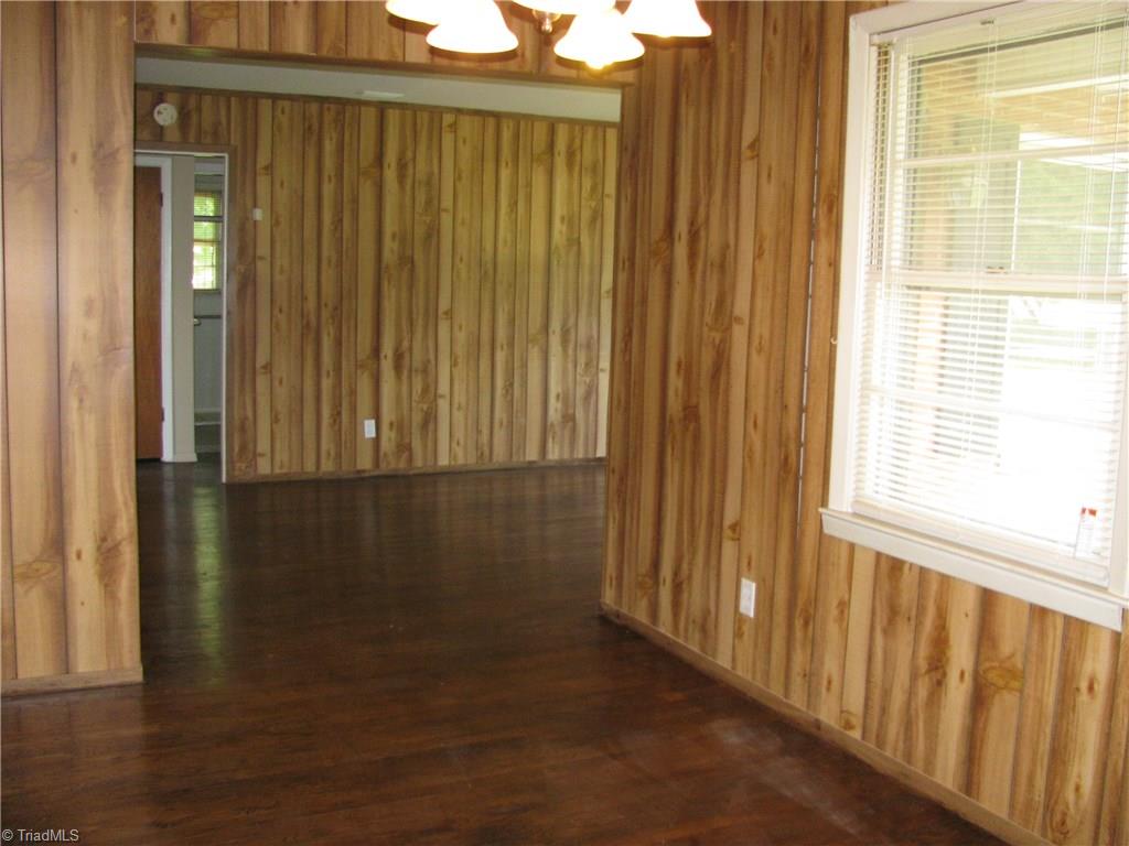 4642 Burch Bridge Road Burlington, NC 27217 - Photo 5 of 13 Dining