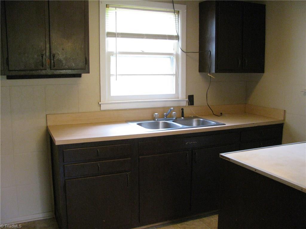 4642 Burch Bridge Road Burlington, NC 27217 - Photo 6 of 13 Kitchen