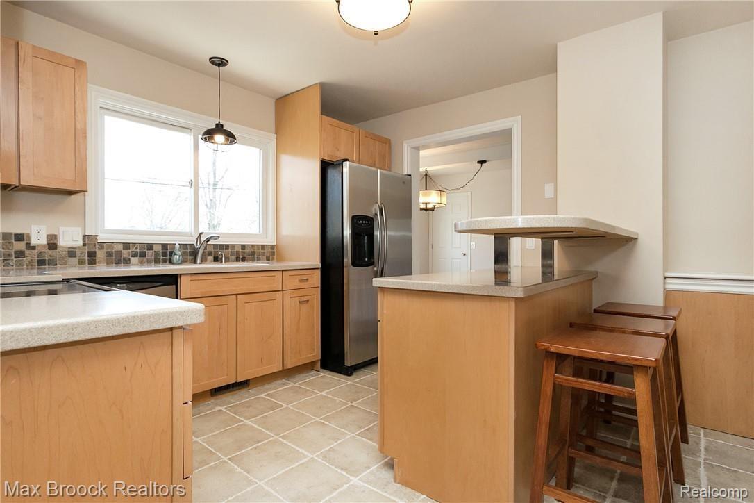516 Ludlow Avenue Rochester, MI 48307 - Photo 10 of 37 Kitchen 1